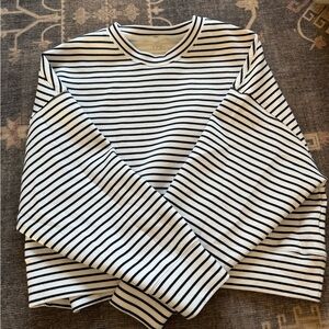 Abercrombie & Fitch Black and White Striped Crew Neck Sweater
